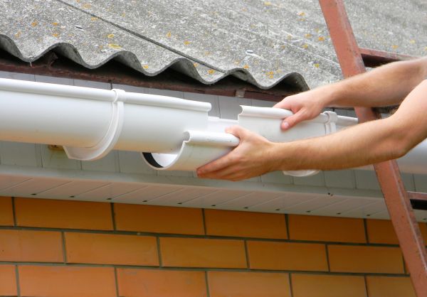 Cost of Gutter Hanging in Bay City